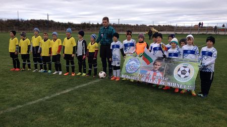 Gest emoționant al unor juniori bulgari pentru un copil român bolnav de leucemie