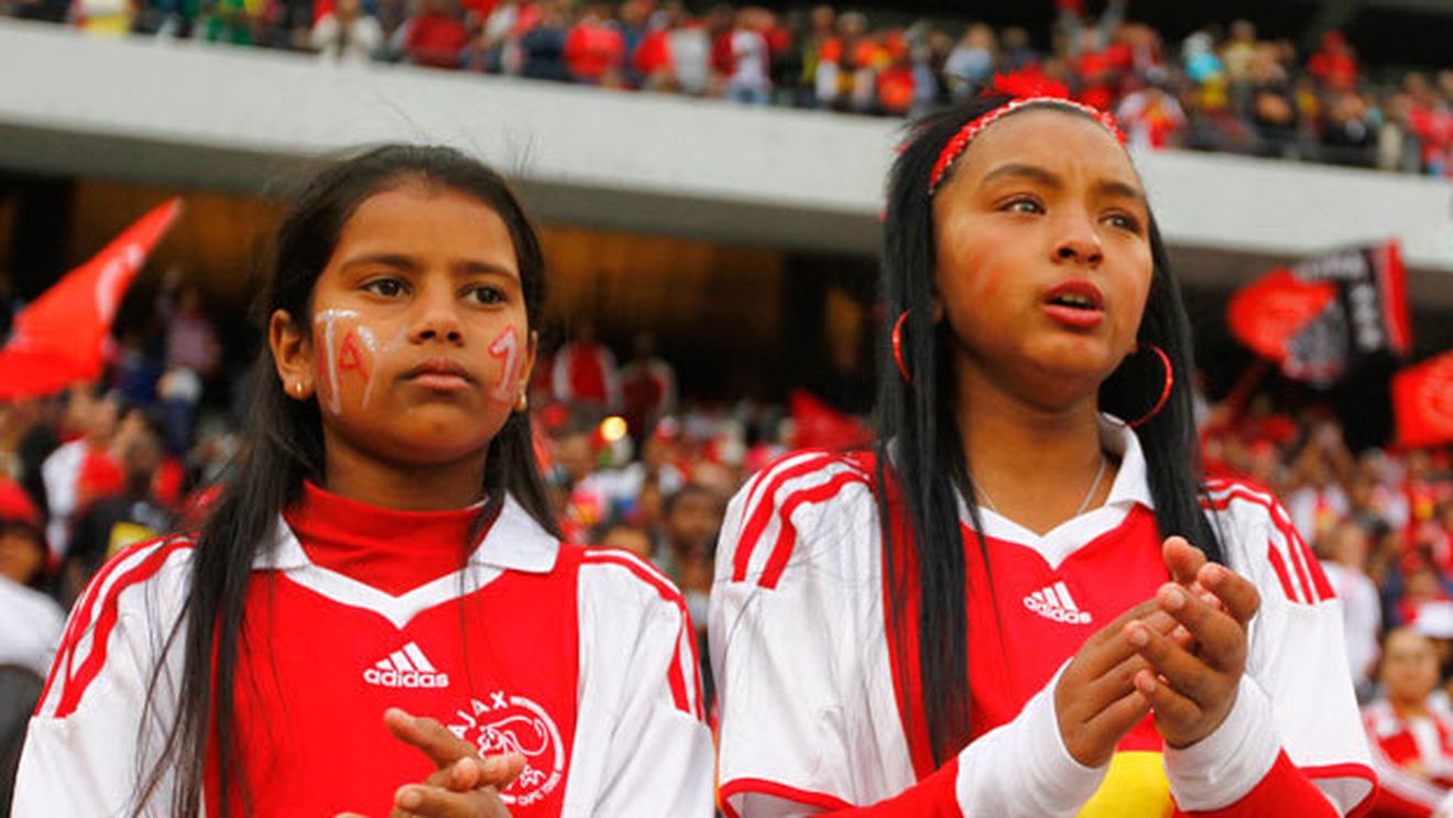 Ajax, ca Petrolul și Fener!** Șefii grupării din Amsterdam cer federației olandeze: "Lăsați femeile și copiii să vină la fotbal!"