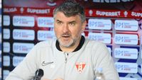 Suporterii celor de la UTA l-au băgat în ședință pe Adi Mihalcea și pe jucătorii săi: „Treziți-vă la realitate!”