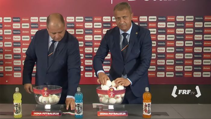 Fază antologică la tragerea la sorți a meciurilor din Play-off-ul Cupei României! Bila cu Corvinul, pusă ultima și ”extrasă” prima din urnă. Reacția FRF
