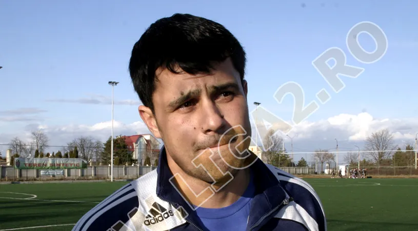 Negru debutează** pe sintetic