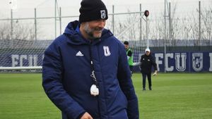 Reacția lui Lucian Burchel, directorul Școlii de Antrenori de la FRF, după ce Basarab Panduru a râs de Nicolo Napoli: „Poate că este bine să i se aducă un translator” | EXCLUSIV