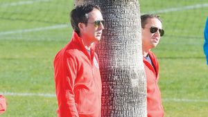 EXCLUSIV: Scandal în paradis!** Managerul Stelei s-a luat de jucători: "Bă, fraierilor, erați pe drumuri fără mine!" Câțiva fotbaliști au sărit să-l BATĂ‚