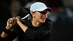 Încă un șoc în tenisul feminin după ce Simona Halep a fost interzisă la Roland Garros! Iga Swiatek s-a accidentat și riscă să nu-și poată apăra trofeul: „Aștept diagnosticul!" FOTO