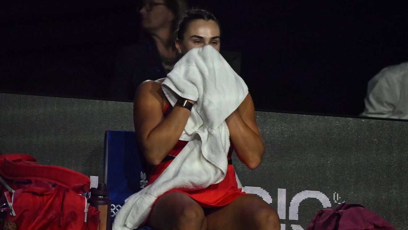 Aryna Sabalenka a cedat nervos după ce Elena Rybakina i-a predat o lecție de tenis în finala Turneului Campioanelor! Cum a fost surprinsă vedeta circuitului WTA. VIDEO