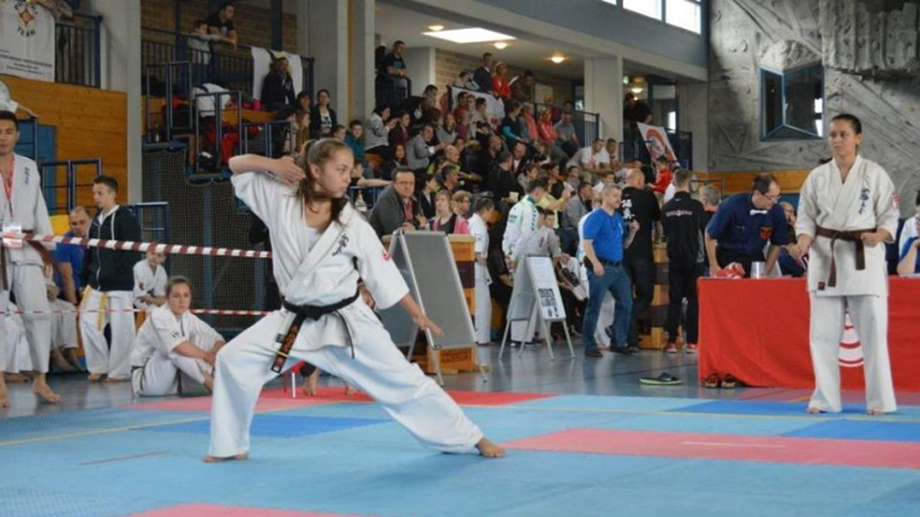 O româncă de 17 ani va încerca să intre în Cartea Recordurilor! VIDEO | Proba inedită a cărui record încearcă să-l doboare, cu lovituri care i-ar face pe luptătorii K1 să fie invidioși