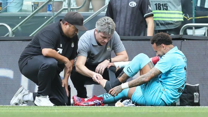 Dezastru pentru Neymar! Cât va lipsi starul brazilian după ce s-a accidentat din nou