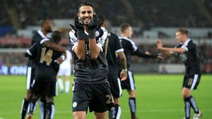 Unul dintre cei mai curtați jucători din lume a vorbit despre preferințele sale. Unde ar vrea să joace Riyad Mahrez, starul lui Leicester: "Ar fi foarte greu să refuz o ofertă de acolo"