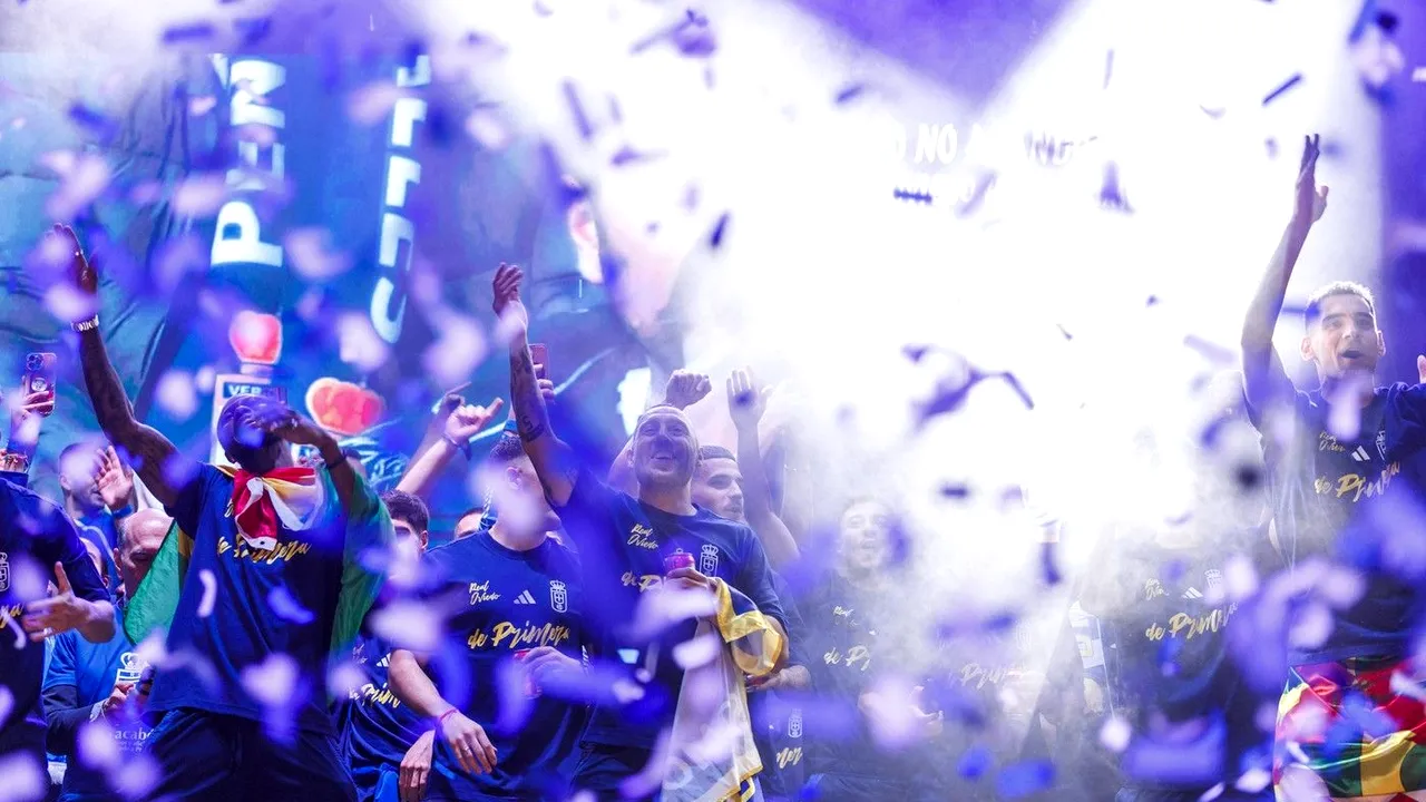 Clipe memorabile pentru românul care a promovat în La Liga. „Meci nebun. Nu mai găseam drumul spre vestiar”. Atacantul visează la întâlnirea cu Lewandowski. EXCLUSIV