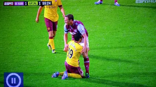 FOTO** Cazorla și Nolan, într-un moment de „afecțiune” în timpul meciului West Ham – Arsenal Londra :)