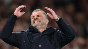 Scandal cât casa la echipa lui Radu Drăgușin. Se caută „cârtița” din club și pe lista suspecților mai sunt doar câteva nume: „E clar că e cineva care scurge informațiile și ne face rău”