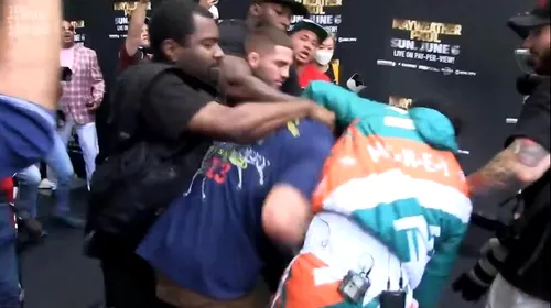 Imagini halucinante! Floyd Mayweather s-a luat la bătaie cu fratele lui Logan Paul, iar acesta s-a ales cu un ochi vânăt | VIDEO