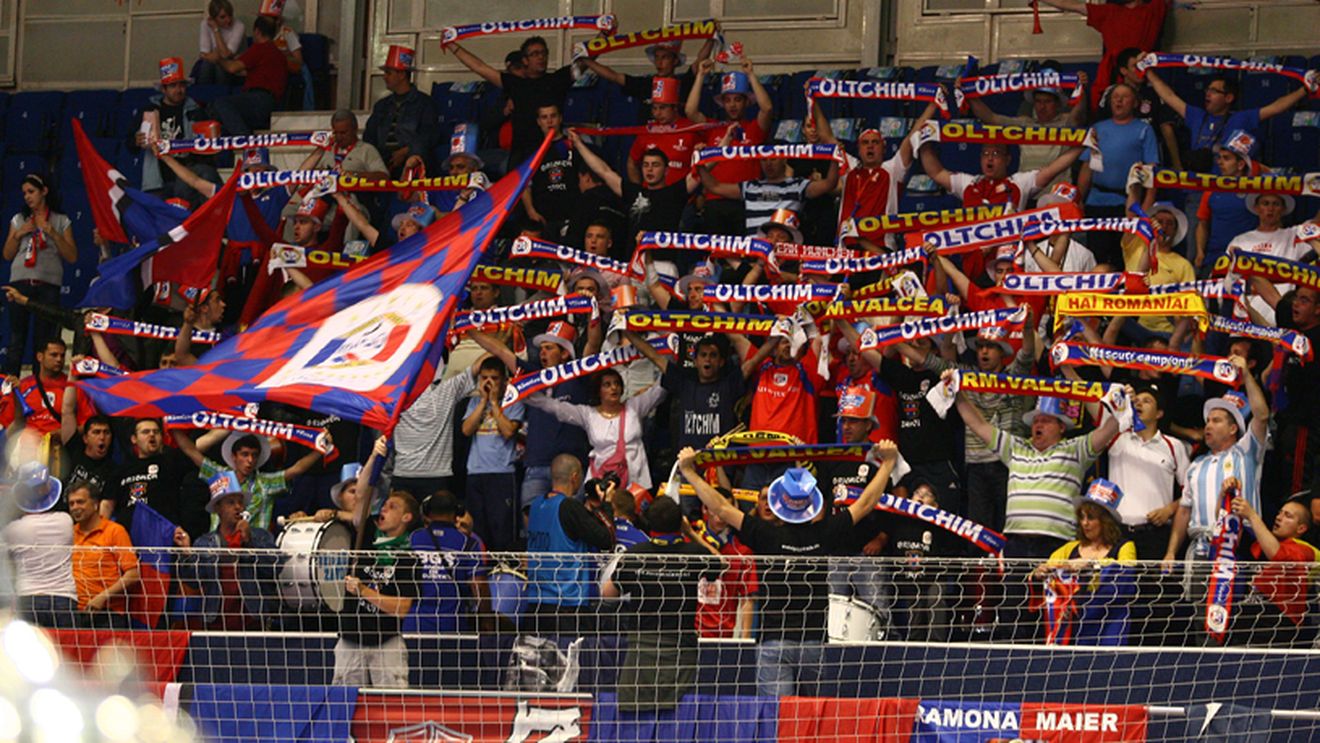 Suporterii Oltchimului ies în stradă: "Nouă ne pasă de handbal"