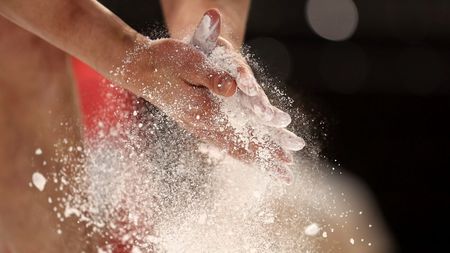 Reacțiile Federației de Gimnastică şi familiei în cazul sportivului de lot național, torturat de colegi la Reşița!