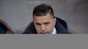 Momentul în care FCSB l-a făcut pe Contra să intre în pământ de rușine: "M-am simțit prost, incomod, m-am făcut mic în scaun". Selecționerul a dezvăluit dialogul pe care l-a avut cu directorul lui Lazio: "Asta mi-a zis"