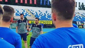 Lot subțire la reunirea Iașiului. Doar patru noutăți la primul antrenament al lui Mihai Teja la Poli Iași. Fostul antrenor al FCSB, dezamăgit de infrastructură găsită
