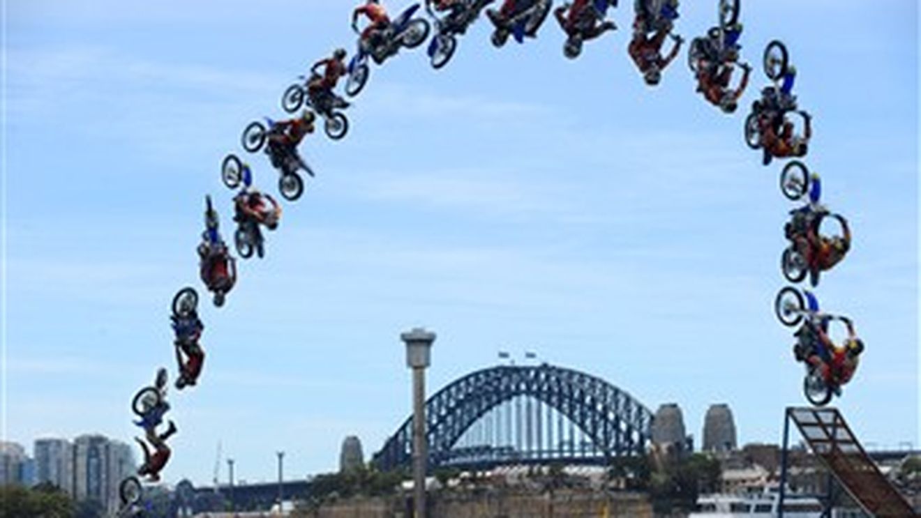 Galerie foto / Motociclete pe cerul Sydney-ului