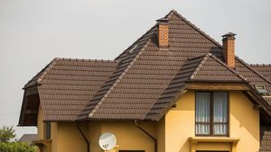 Când și de ce ar trebui să apelezi la servicii profesionale de reparaţii acoperișuri