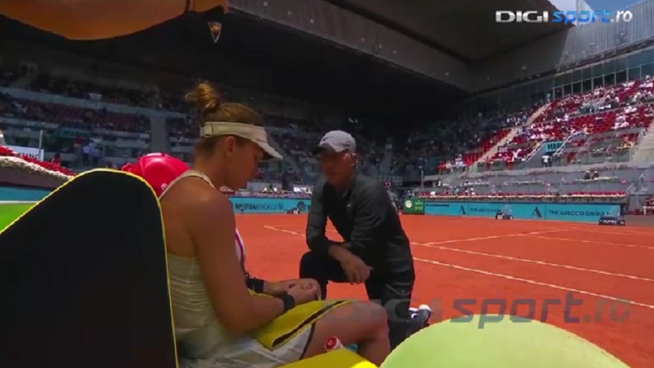 FOTO | Atitudine ciudată a Simonei la on-court coaching. Halep l-a ignorat total pe Darren Cahill în timp ce acesta îi oferea sfaturi