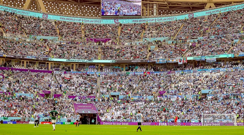 Organizatorii Campionatului Mondial din Qatar nu se dezmint și șochează o dată-n plus: numărul oficial al spectatorilor, „umflat” din nou la meciul dintre Argentina și Arabia Saudită, de pe Lusail Stadium!