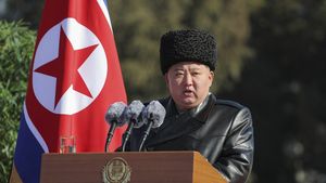 Fabulos! Ce fotbalist de origine română e dat pe ecranele stradale din Coreea de Nord: primul grup de turişti străini, primit de Kim Jong Un, după 5 ani de interdicție, l-a putut vedea