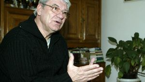 Ienei: "Lăcătuș nu e lăsat să-și facă meseria!"