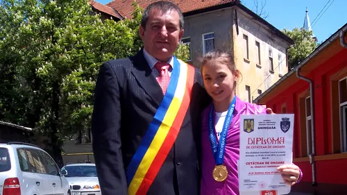 Gimnasta Ștefania Stănilă a devenit cetățean de onoare al orașului Aninoasa