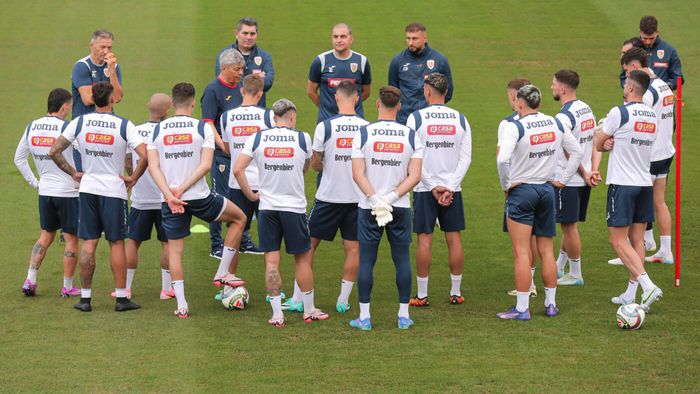 Fotbalist din lotul lui Mircea Lucescu, pus la 6 ani să facă nonstop „scărițe” de antrenorul care i-a fost asistent lui Reghecampf 18 luni la Abu Dhabi: „Era înalt și lent”. EXCLUSIV