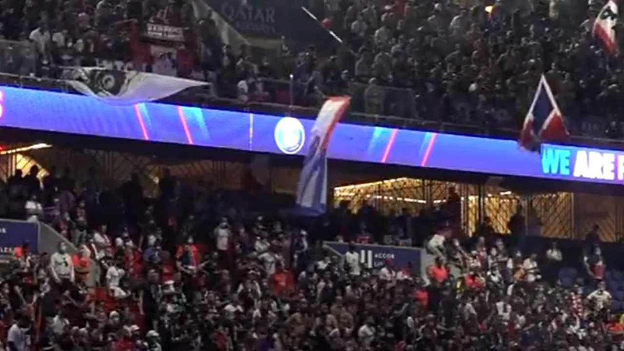 Emoții mari în Franța. Fanii lui PSG văd meciul cu Bayern Munchen pe un ecran instalat pe „Parc de Princes” | VIDEO