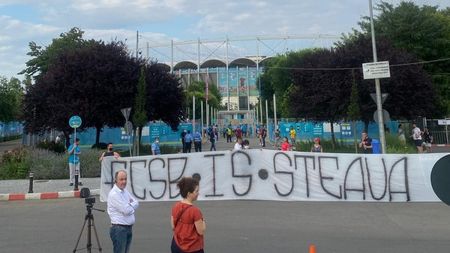 Fanii FCSB-ului, protest la „Arena Națională” înainte de Franța - Elveția | FOTO