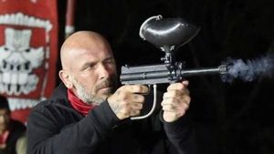 Cătălin Zmărăndescu poate fi descalificat de la Survivor România? Ce nu s-a văzut la TV! Dezvăluiri incendiare din culisele emisiunii: a fost prins cu pastile la el! „Lua câte 11, le înghițea precum curcanul”