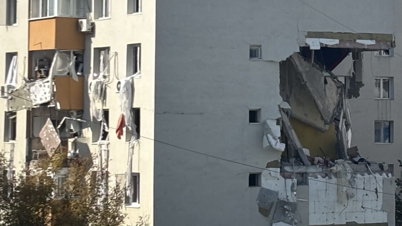 Fratele milionarului care s-a botezat din nou la 45 de ani, generos cu familiile afectate de explozia din Rahova. Fostul „locotenent” al lui Sile Cămătaru, gest pentru cei fără locuință