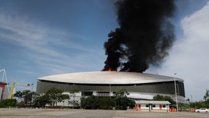 A luat foc acoperișul stadionului de sute de milioane de euro! A ars până s-a făcut scrum