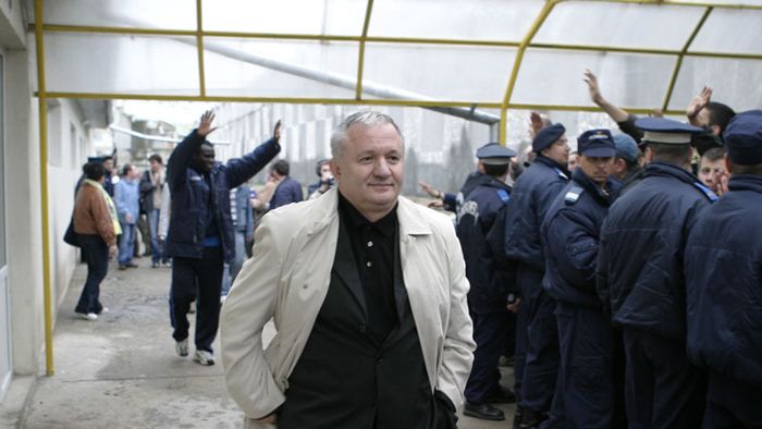 "Vreau un Porumboiu la Iași" / "Popa este prietenul meu"
