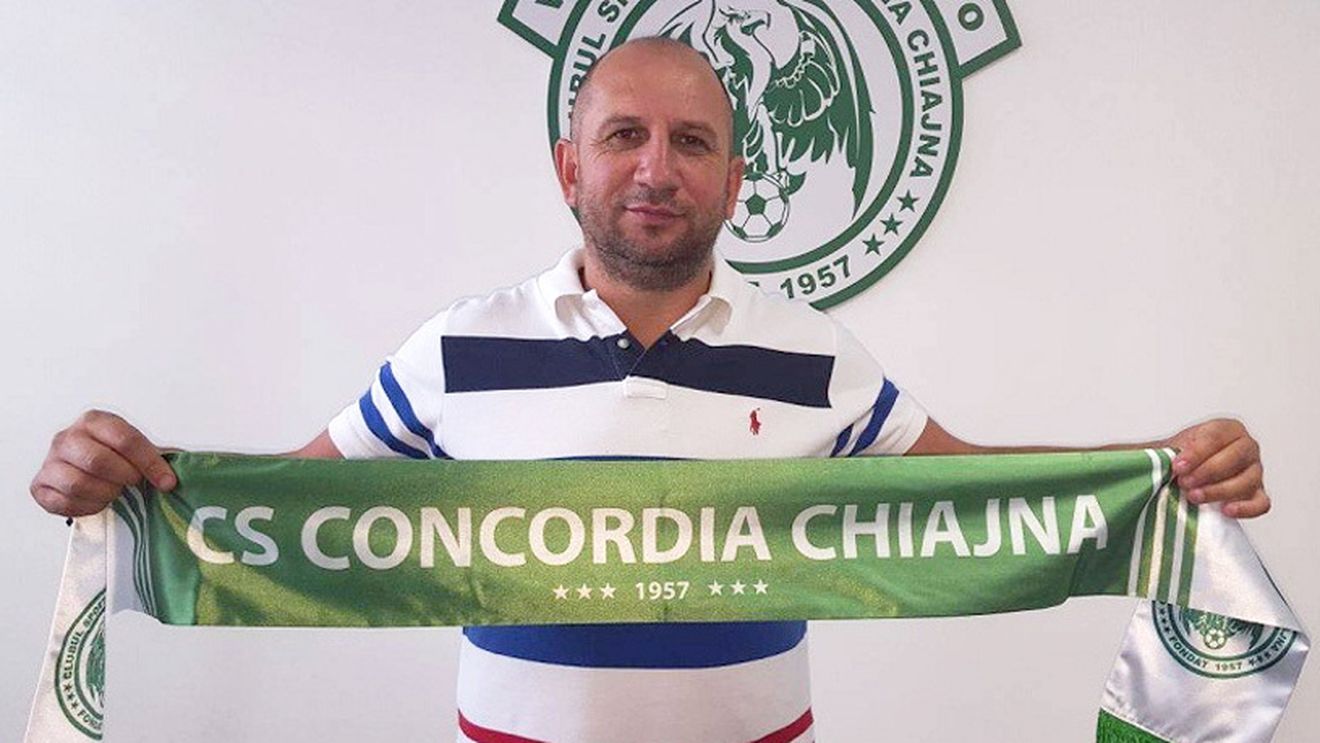 Aberația primarilor intrați în fotbal naște monștri: Miriuță a semnat cu Concordia, dar Concordia n-a semnat cu Miriuță! Primarul l-a adus pe antrenor peste capul președintelui, care a plecat furios. UPDATE | Reacția lui Tănase: "N-am voie să plec 10 zile pe an? Nu-i niciun scandal"

