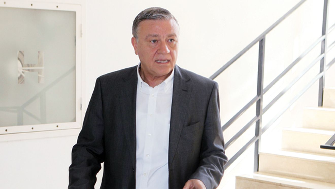 Regie în Regie!** Sandu, dezlănțuit: "5 jucători au jucat într-un teren, 5 în altul"