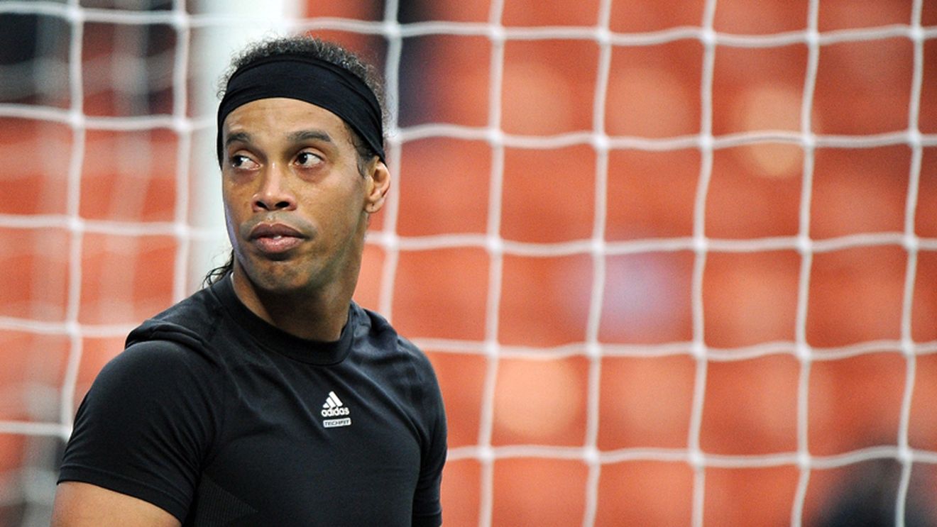 VIDEO** Ronaldinho a reușit un gol fabulos, în stilul "Ernie Hunt", din lovitură liberă!