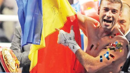 Lucian Bute i-a oferit o centură de box fostului tenisman Jimmy Connors