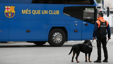 Desen mural controversat, înainte de "El Clasico"! Ce au putut să deseneze fanii pe străzile din Barcelona | FOTO