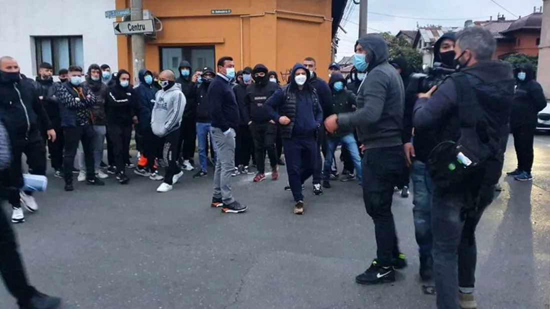 Fanii Petrolului au reacționat dur după eșecul cu ”FC U” Craiova. Au mers la stadion și le-au cerut socoteală jucătorilor: ”Peluza noastră nu tolerează mercenarii.” Viorel Moldovan, în centrul suporterilor