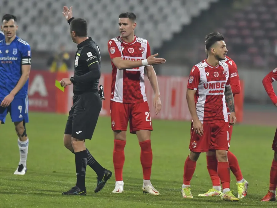 Jucătorii români de la Dinamo îl susțin pe Iuliu Mureșan și îl vor plecat pe Mircea Rednic