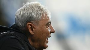 Observatorul de joc a notat totul în raport. Sorin Cârțu riscă șase luni de suspendare. Oficialul lui U Cluj: „Să se ia măsuri”. EXCLUSIV