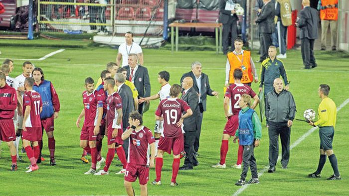 Victime la CFR după eșecul cu United!** Ando l-a certat violent și l-a scos din lotul pentru Steaua: "E prea bătrân și nu știu dacă mai înțelege ceva"