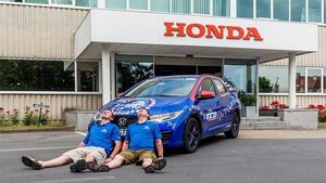 Traseu de peste 13.000 km prin 24 de țări, printre care și România. Honda Civic Tourer a intrat în Guinness Book