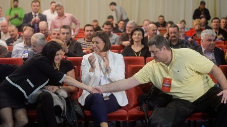 Radu Voina sugerează un blat la nivel înalt între Narcisa Lecușanu și Alexandru Dedu! „S-a lucrat la Moustafa? Lumea este dezorientată. Era singura care putea demola o statuie de fier forjat"