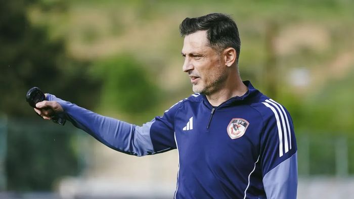 Mirel Rădoi a negociat cu Dan Șucu. A pus banii pe masa pentru transferul de la Rapid
