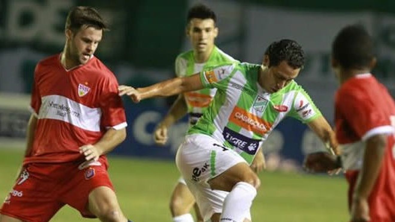 Maximi de Bolivia. O echipă din prima ligă sud-americană a jucat cu tricourile lui Stuttgart într-un meci de campionat