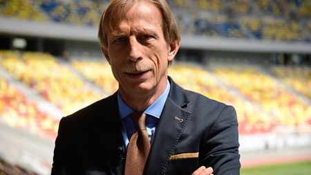 VIDEO INTERVIU | Ce vede un neamț acolo unde românii nu se mai uită. Dialog despre fotbalul românesc privit ca o floare. Reporter: „E ofilit, moare!". Daum: „Nu! Nu uitați de rădăcini" | EXCLUSIV