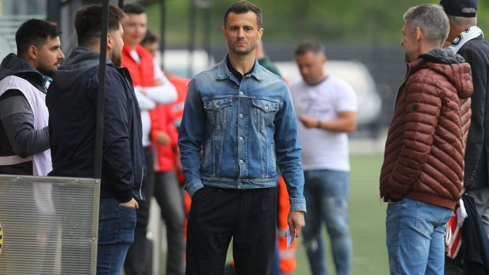 Scandal mare la Dinamo, după ce antrenorul care e de aproape 40 de ani în club a fost dat afară ca să i se facă loc lui Florentin Petre! „Nu erau apă și mâncare în club, iar eu veneam, deși aveam soția la terapie intensivă”