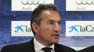 Prima lovitură a lui Begiristain la City!** Txiki se luptă cu Mourinho pentru "noul Fabregas" 
